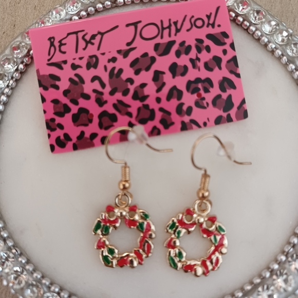 Gold & Red Holiday Christmas Wreath Dangle Drop Earrings - Picture 1 of 7